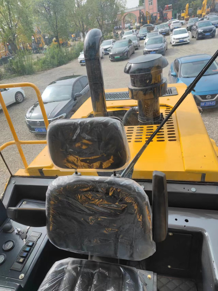 LIUGONG 856 Wheel Loader Click for Discount - Gumikerekes homlokrakodó: 5 kép. LIUGONG 856 Wheel Loader Click for Discount - Gumikerekes homlokrakodó: 5 kép.