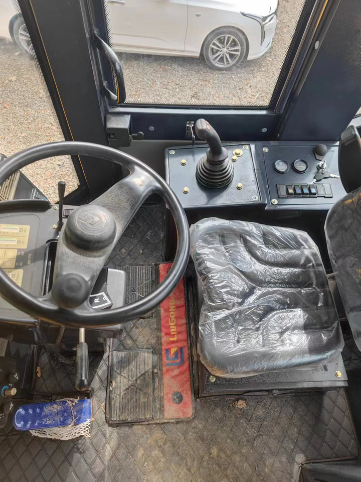 LIUGONG 856 Wheel Loader Click for Discount - Gumikerekes homlokrakodó: 4 kép. LIUGONG 856 Wheel Loader Click for Discount - Gumikerekes homlokrakodó: 4 kép.