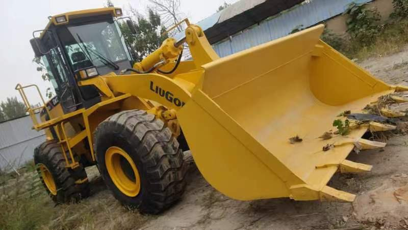 LIUGONG 856H Wheel Loader Click Here for Discount - Gumikerekes homlokrakodó: 2 kép. LIUGONG 856H Wheel Loader Click Here for Discount - Gumikerekes homlokrakodó: 2 kép.