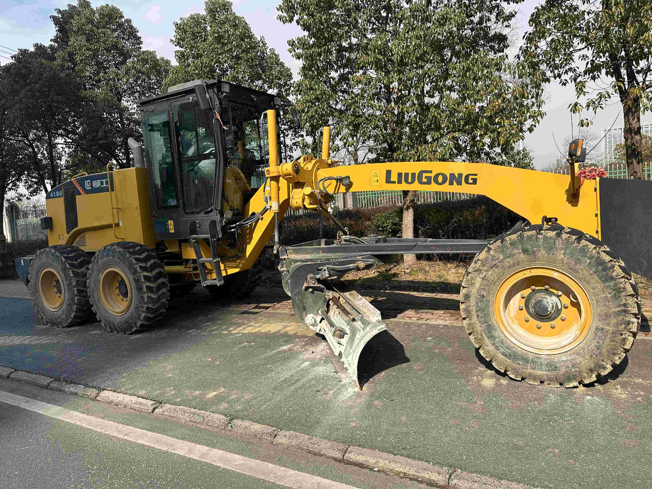 LIUGONG Grader 4180 - Gréder: 4 kép. LIUGONG Grader 4180 - Gréder: 4 kép.