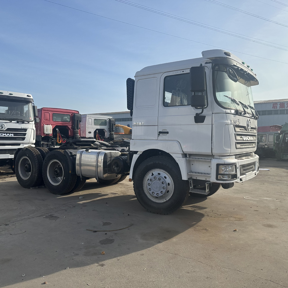 SHACMAN F3000 - Nyergesvontató: 4 kép. SHACMAN F3000 - Nyergesvontató: 4 kép.