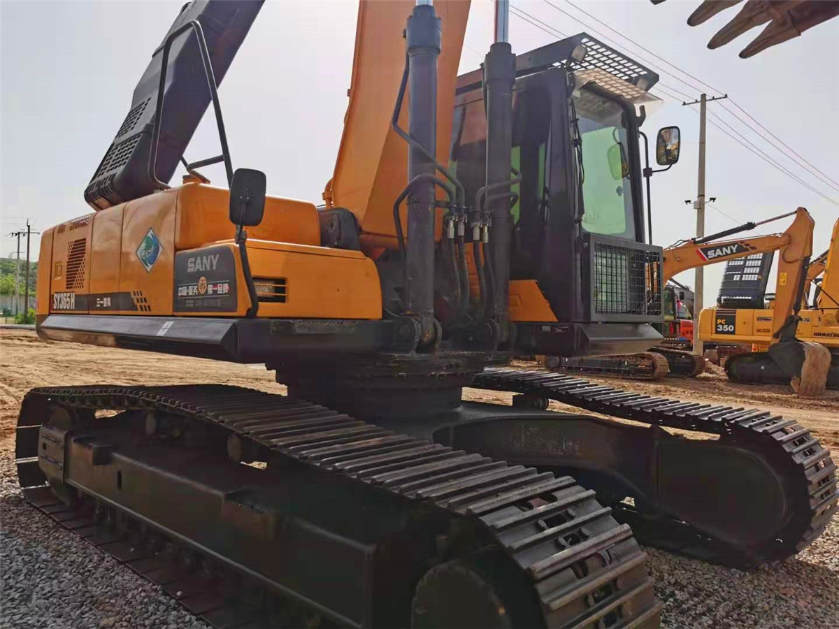 SANY Excavator SY365H - Kotrógép: 2 kép. SANY Excavator SY365H - Kotrógép: 2 kép.