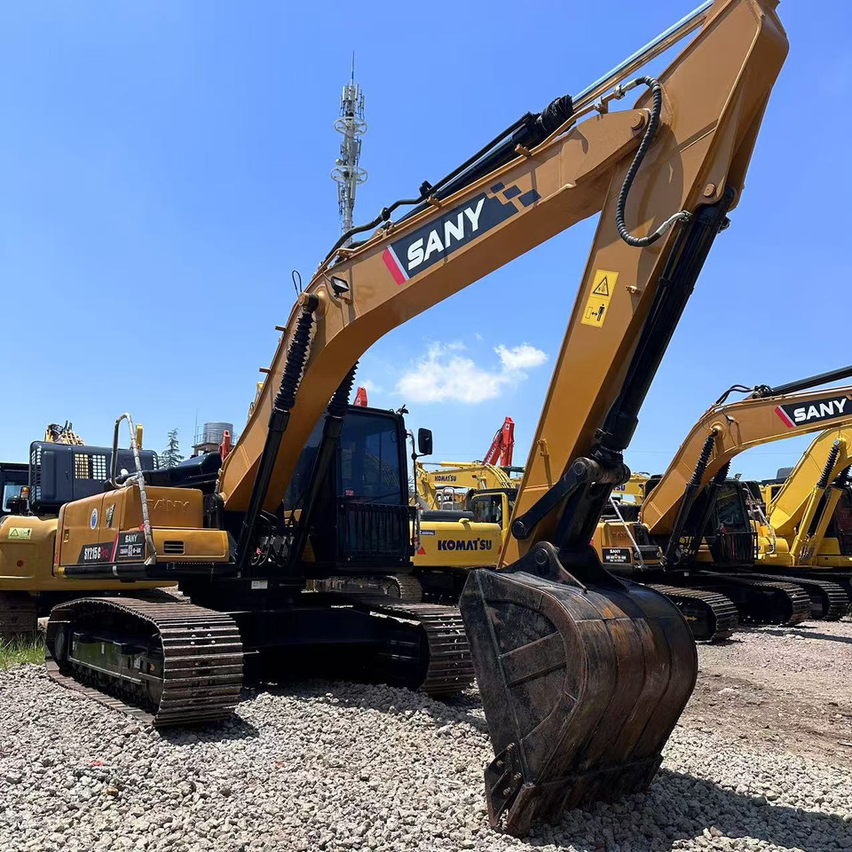 SANY SY215 - Kotrógép: 2 kép. SANY SY215 - Kotrógép: 2 kép.