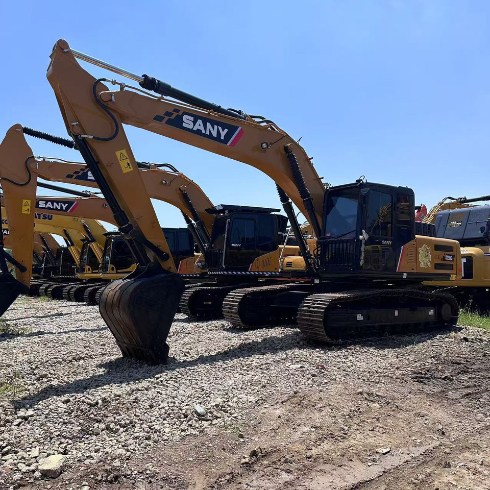 SANY SY215 - Kotrógép: 3 kép. SANY SY215 - Kotrógép: 3 kép.