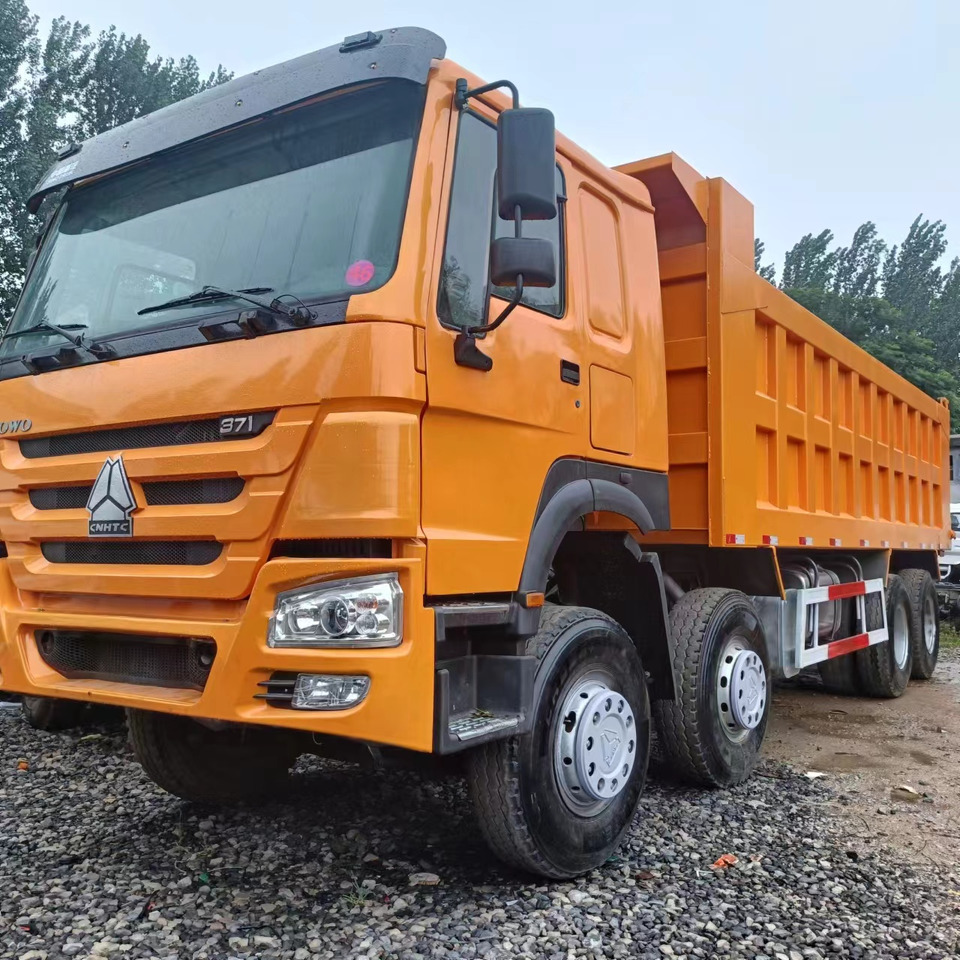 SINOTRUK 8x4 HOWO Dump Truck Click for Discount - Billenőplatós teherautó: 1 kép. SINOTRUK 8x4 HOWO Dump Truck Click for Discount - Billenőplatós teherautó: 1 kép.