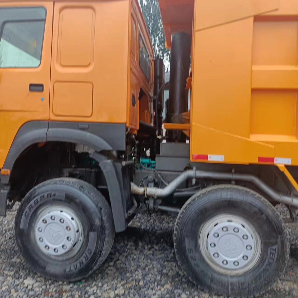 SINOTRUK 8x4 HOWO Dump Truck Click for Discount - Billenőplatós teherautó: 5 kép. SINOTRUK 8x4 HOWO Dump Truck Click for Discount - Billenőplatós teherautó: 5 kép.
