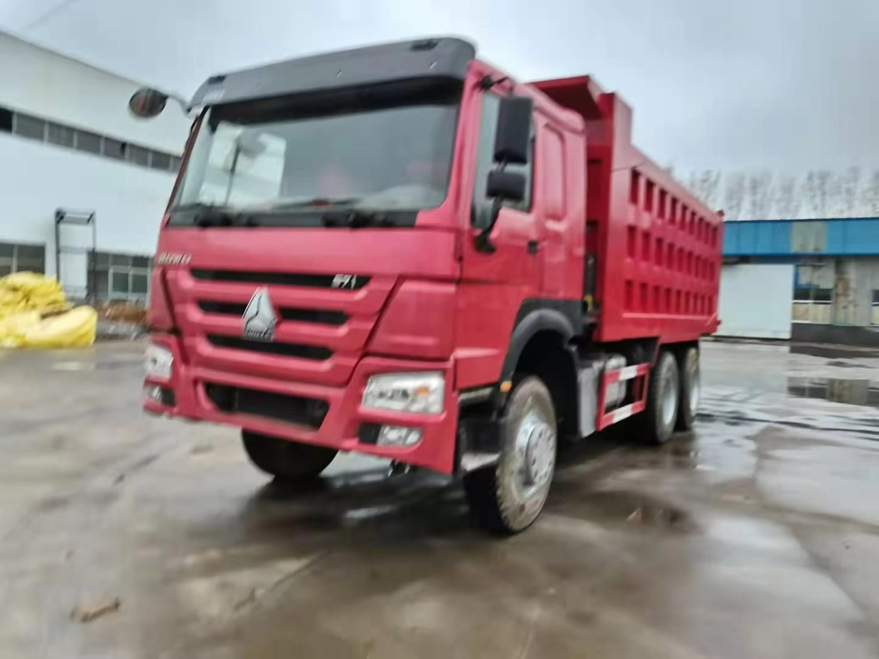 SINOTRUK HOWO 371 6X4 CLICK HERE FOR DISCOUNT - Billenőplatós teherautó: 1 kép. SINOTRUK HOWO 371 6X4 CLICK HERE FOR DISCOUNT - Billenőplatós teherautó: 1 kép.