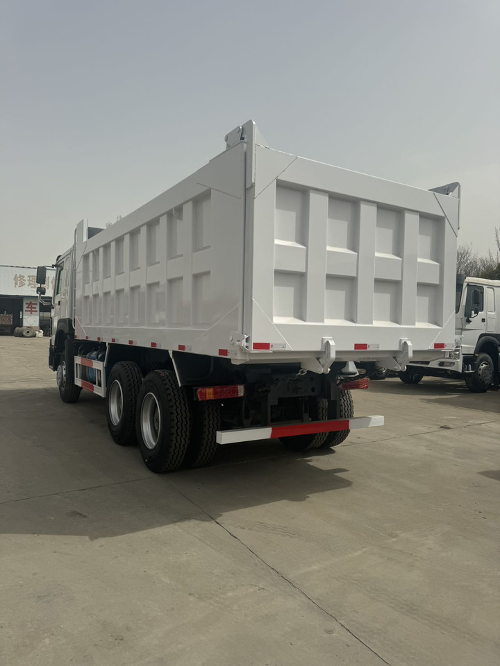 SINOTRUK HOWO 371 6X4 - Billenőplatós teherautó: 4 kép. SINOTRUK HOWO 371 6X4 - Billenőplatós teherautó: 4 kép.