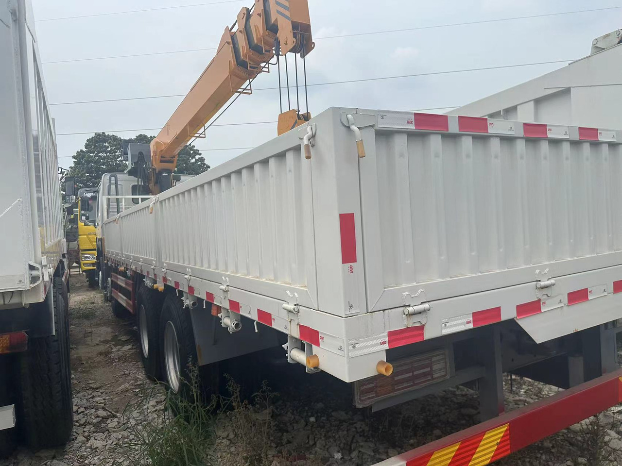 SINOTRUK HOWO 375 8X4  12TONS CLICK HERE FOR DISCOUNT - Darus autó: 4 kép. SINOTRUK HOWO 375 8X4  12TONS CLICK HERE FOR DISCOUNT - Darus autó: 4 kép.