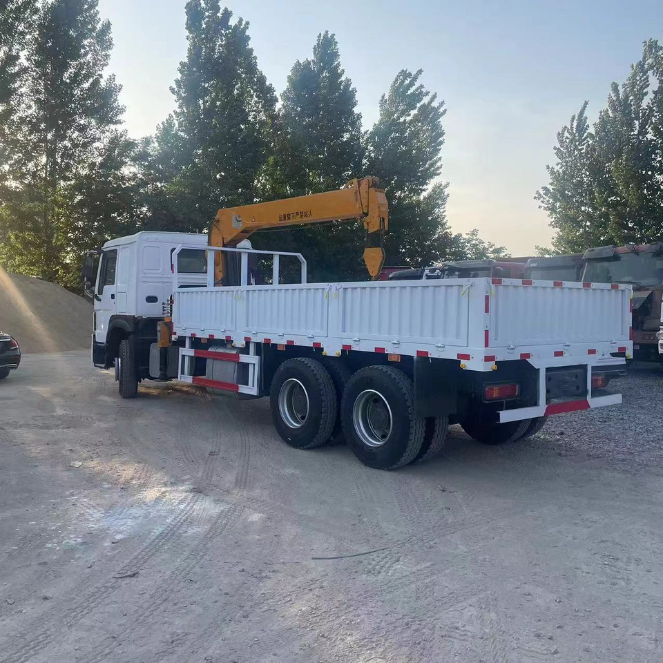 SINOTRUK HOWO 6X4 - Darus autó: 3 kép. SINOTRUK HOWO 6X4 - Darus autó: 3 kép.