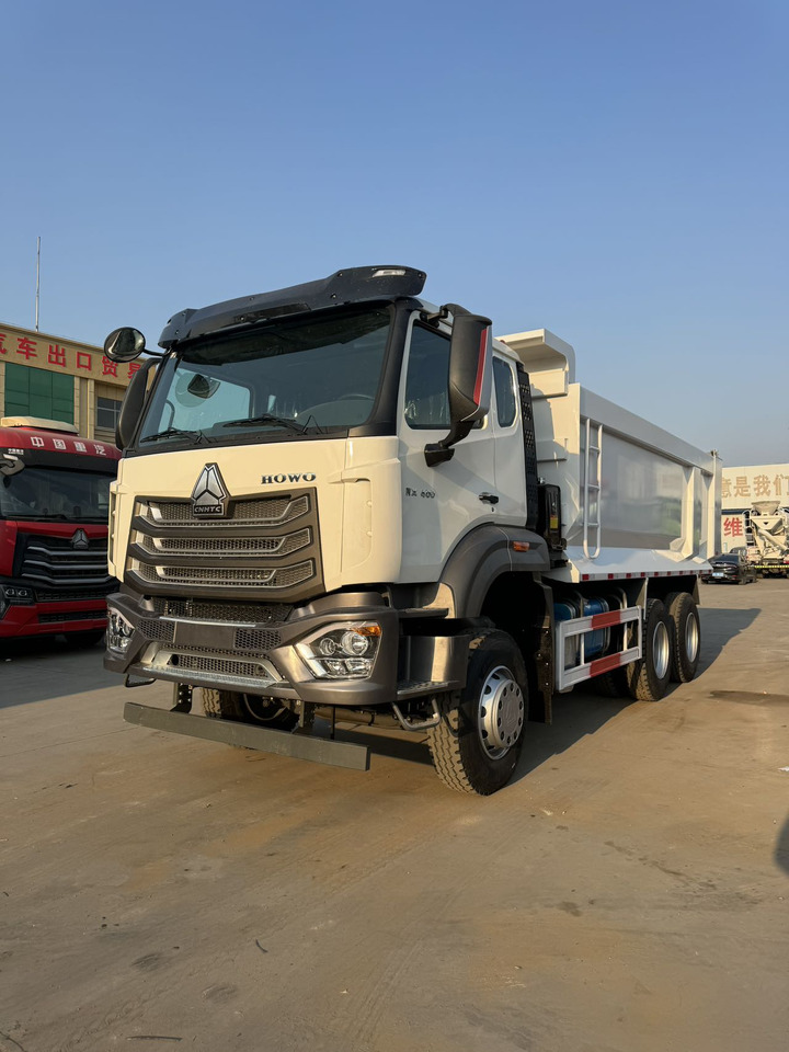 SINOTRUK HOWO NX400 6X4 - Billenőplatós teherautó: 2 kép. SINOTRUK HOWO NX400 6X4 - Billenőplatós teherautó: 2 kép.