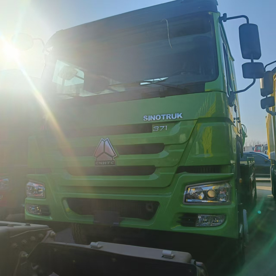 SINOTRUK HOWO Sewage Suction Truck 6*4 Click Here for Discount - Szippantós autó: 4 kép. SINOTRUK HOWO Sewage Suction Truck 6*4 Click Here for Discount - Szippantós autó: 4 kép.