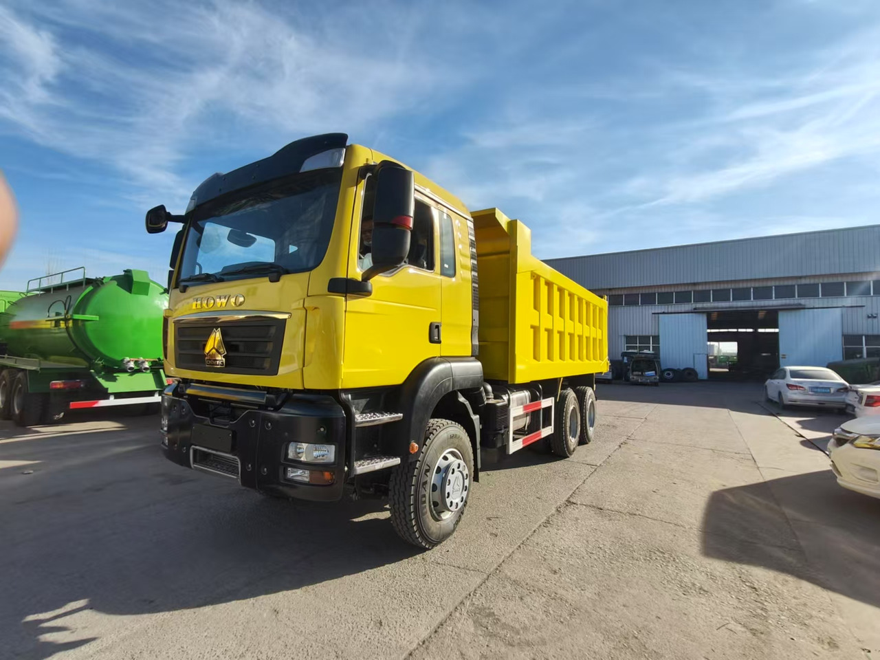 SINOTRUK HOWO T5G 380HP Click for Discount - Billenőplatós teherautó: 1 kép. SINOTRUK HOWO T5G 380HP Click for Discount - Billenőplatós teherautó: 1 kép.