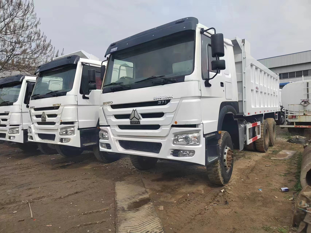 Sino HOWO 6x4 Dump Truck Click for Discount - Billenőplatós teherautó: 3 kép. Sino HOWO 6x4 Dump Truck Click for Discount - Billenőplatós teherautó: 3 kép.