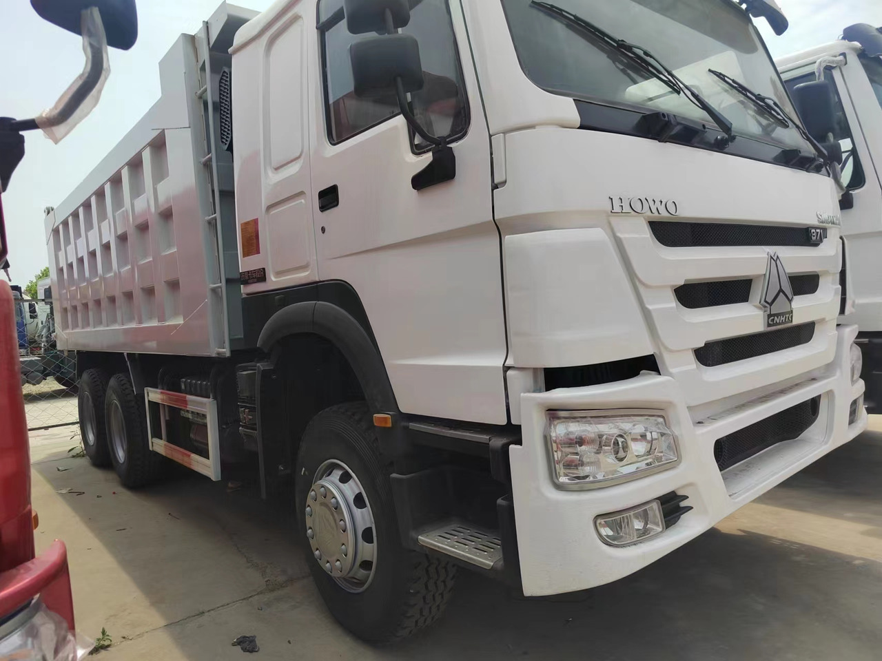 Sino HOWO 6x4 Dump Truck Click for Discount - Billenőplatós teherautó: 5 kép. Sino HOWO 6x4 Dump Truck Click for Discount - Billenőplatós teherautó: 5 kép.