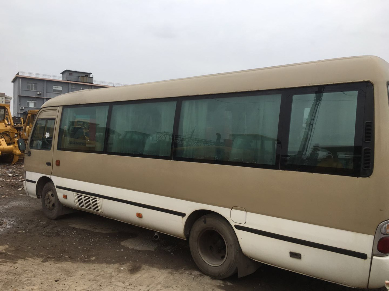 TOYOTA Coaster - Városi busz: 3 kép. TOYOTA Coaster - Városi busz: 3 kép.