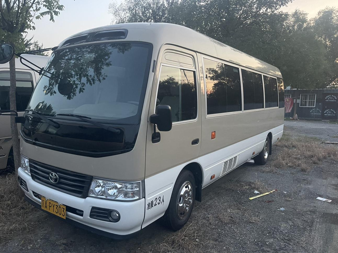 TOYOTA Coaster - Városi busz: 2 kép. TOYOTA Coaster - Városi busz: 2 kép.