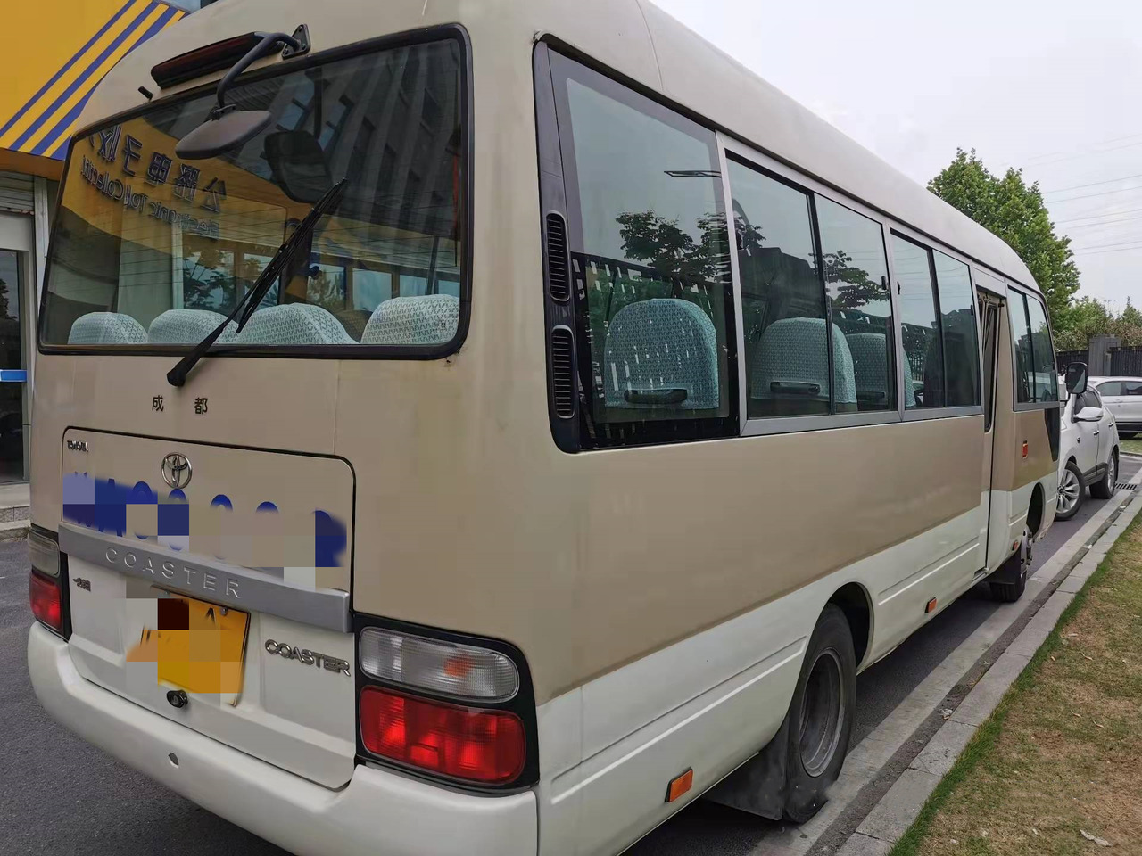 TOYOTA Coaster - Városi busz: 3 kép. TOYOTA Coaster - Városi busz: 3 kép.