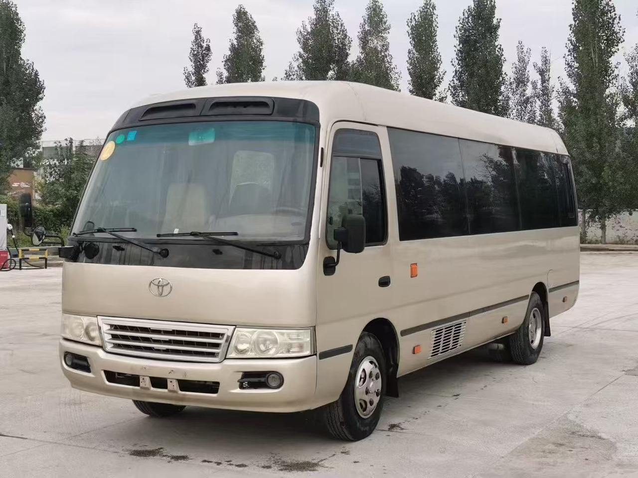 TOYOTA Coaster Mini Bus Good Conditon Automatic Doors Negotiable - Minibusz, Kisbusz: 2 kép. TOYOTA Coaster Mini Bus Good Conditon Automatic Doors Negotiable - Minibusz, Kisbusz: 2 kép.