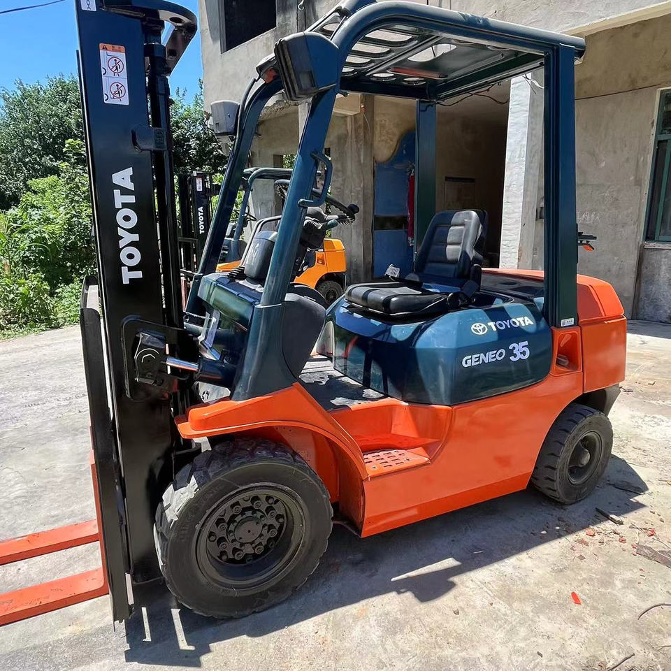 Dízel targonca TOYOTA FD35 Forklift 3.5Ton: 5 kép. Dízel targonca TOYOTA FD35 Forklift 3.5Ton: 5 kép.