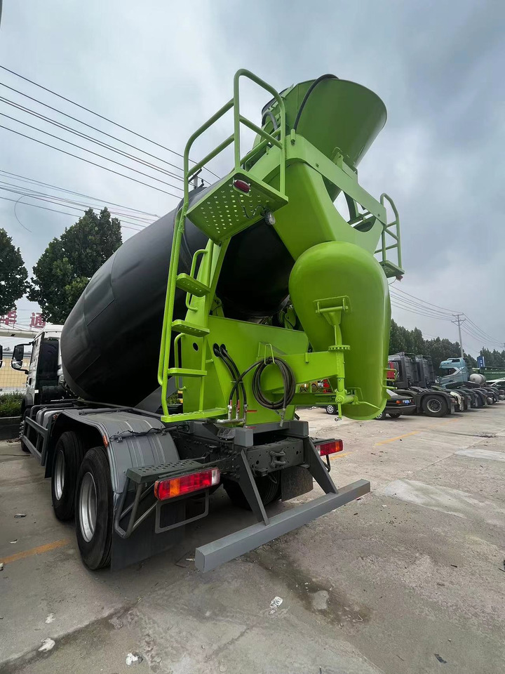HOWO TX350 Cement Mixer Truck - Teherautó: 4 kép. HOWO TX350 Cement Mixer Truck - Teherautó: 4 kép.