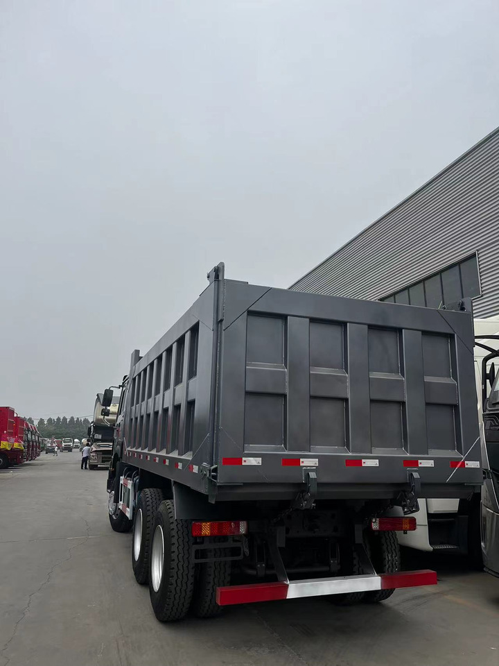 SINOTRUK HOWO Dump Truck 6x4 Click for Discount - Teherautó: 5 kép. SINOTRUK HOWO Dump Truck 6x4 Click for Discount - Teherautó: 5 kép.