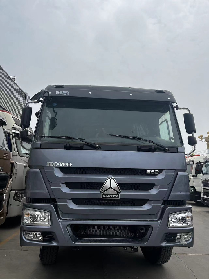 SINOTRUK HOWO Dump Truck 6x4 Click for Discount - Teherautó: 3 kép. SINOTRUK HOWO Dump Truck 6x4 Click for Discount - Teherautó: 3 kép.