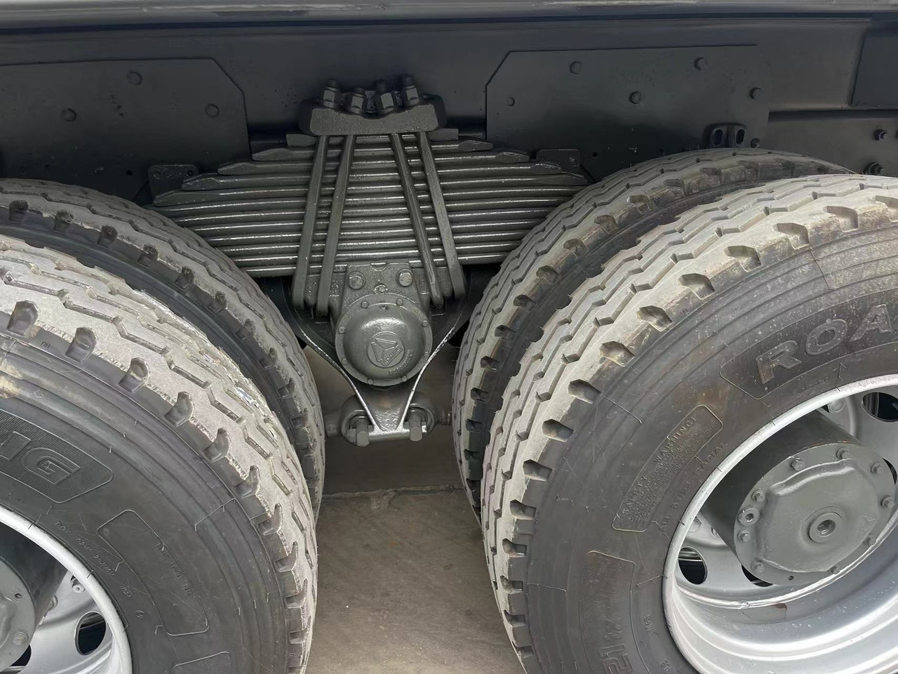 SINOTRUK HOWO Dump Truck 6x4 Click for Discount - Teherautó: 4 kép. SINOTRUK HOWO Dump Truck 6x4 Click for Discount - Teherautó: 4 kép.