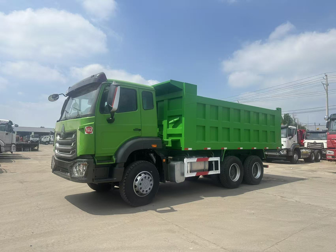 Sinotruk Howo Haohan 6x4 Heavy Duty Truck - Teherautó: 2 kép. Sinotruk Howo Haohan 6x4 Heavy Duty Truck - Teherautó: 2 kép.