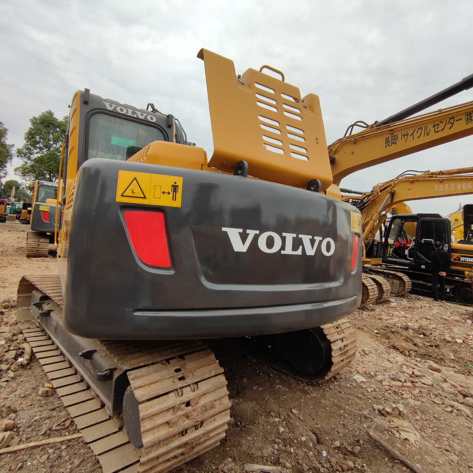 VOLVO EC140B - Lánctalpas kotró: 5 kép. VOLVO EC140B - Lánctalpas kotró: 5 kép.