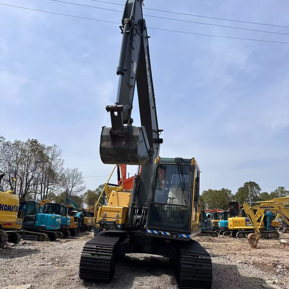 VOLVO EC140D - Lánctalpas kotró: 4 kép. VOLVO EC140D - Lánctalpas kotró: 4 kép.