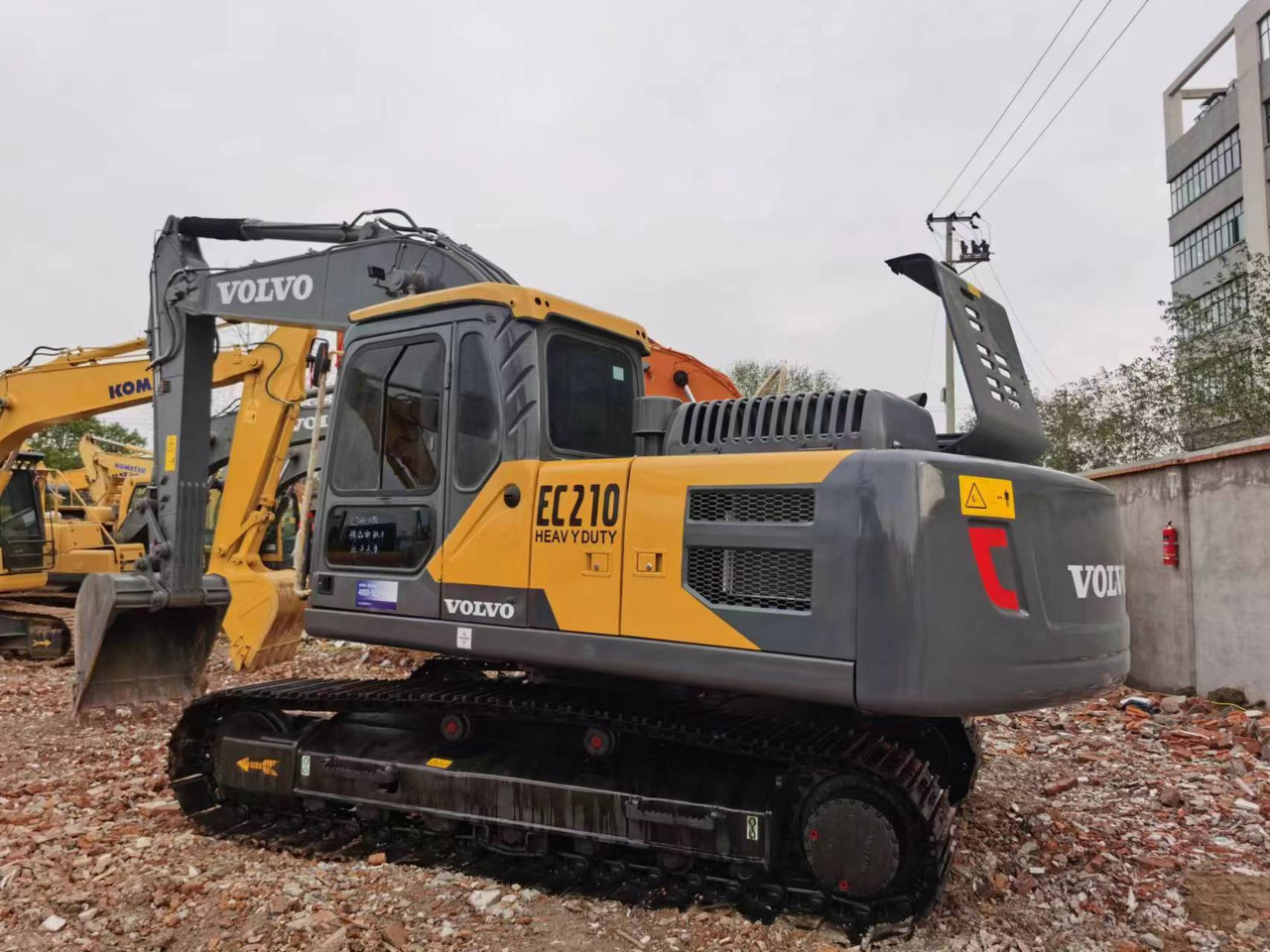 VOLVO EC210 - Lánctalpas kotró: 5 kép. VOLVO EC210 - Lánctalpas kotró: 5 kép.