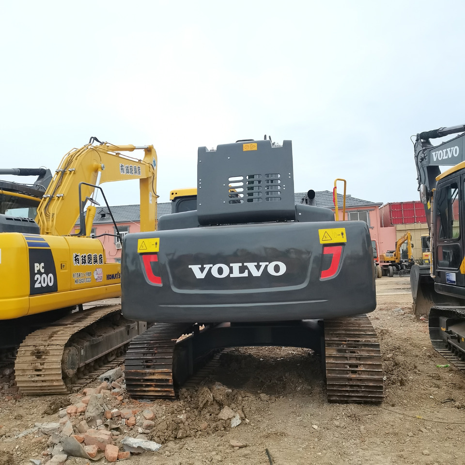 VOLVO EC240 - Lánctalpas kotró: 4 kép. VOLVO EC240 - Lánctalpas kotró: 4 kép.