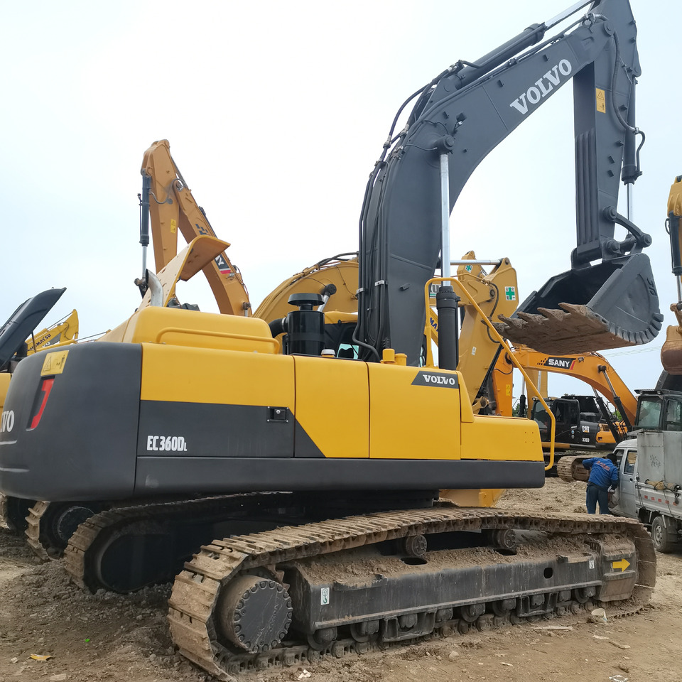 VOLVO EC360DL - Lánctalpas kotró: 3 kép. VOLVO EC360DL - Lánctalpas kotró: 3 kép.