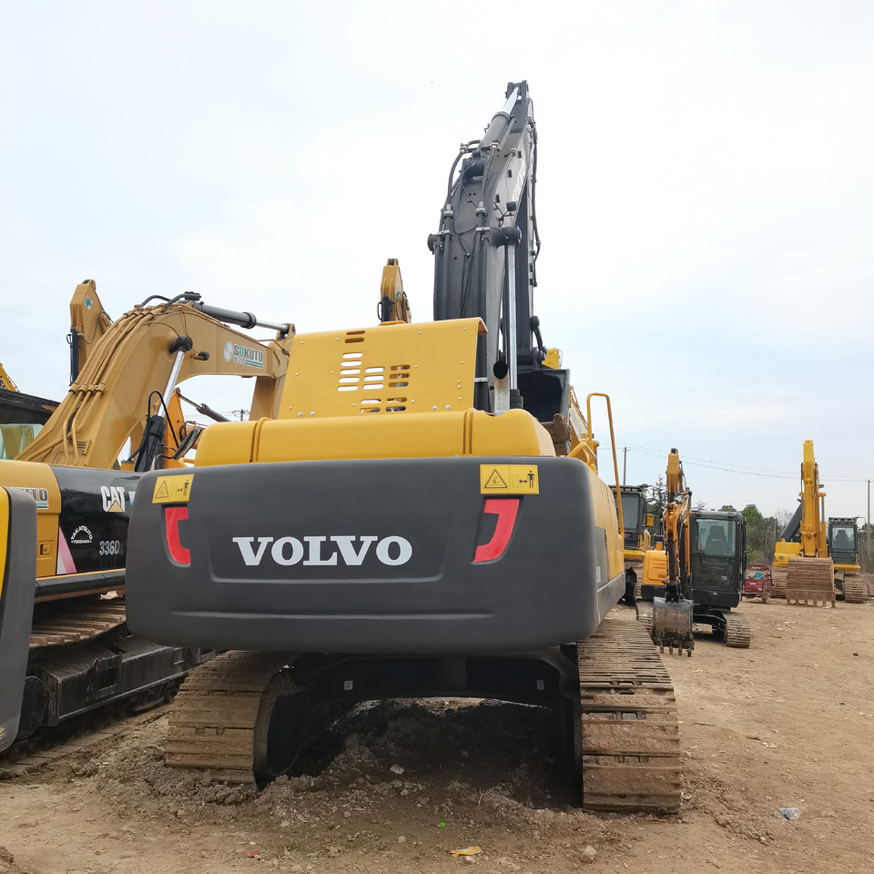 VOLVO EC360DL - Lánctalpas kotró: 4 kép. VOLVO EC360DL - Lánctalpas kotró: 4 kép.