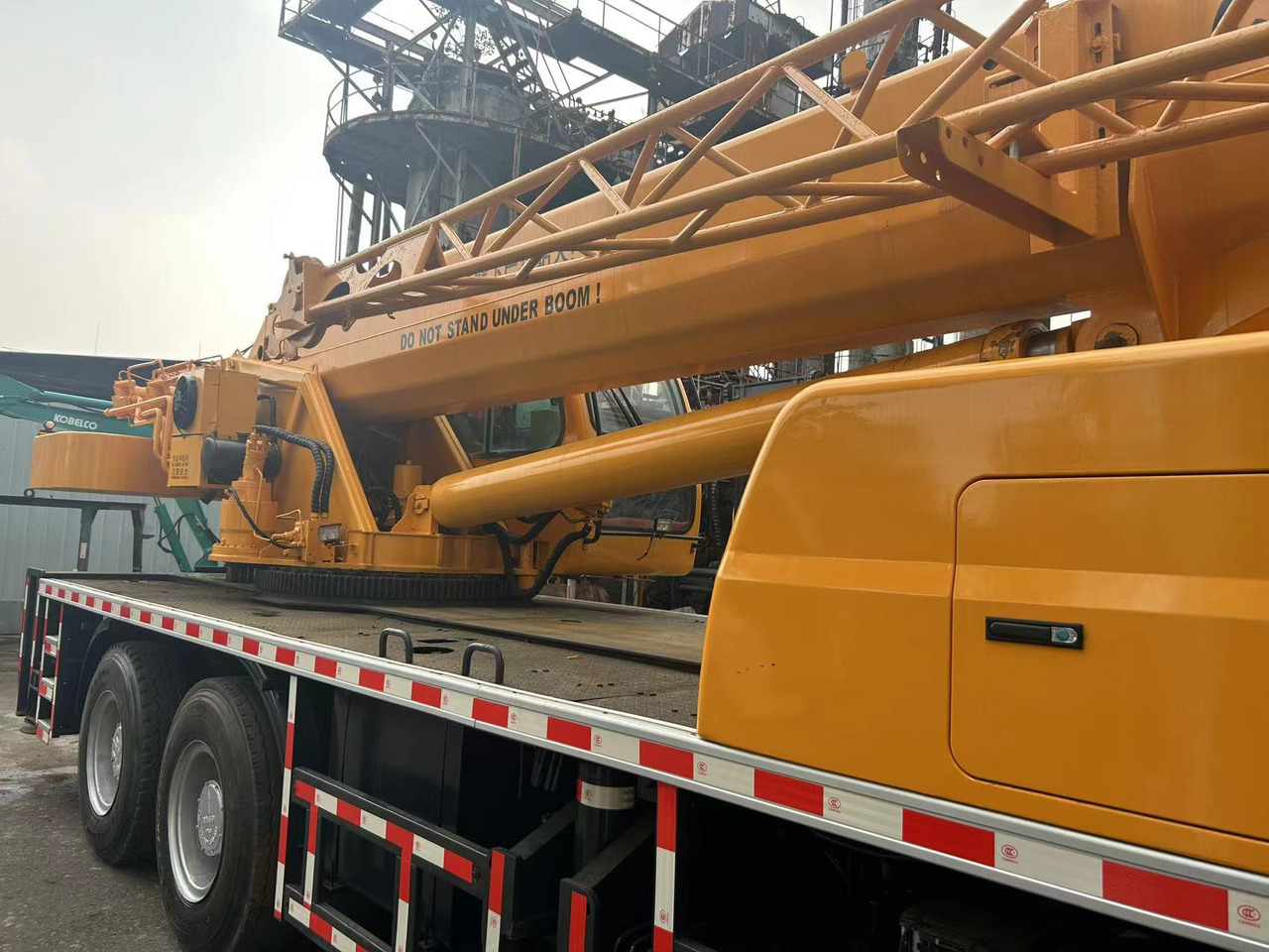 Daru XCMG Crane QY25K: 13 kép.