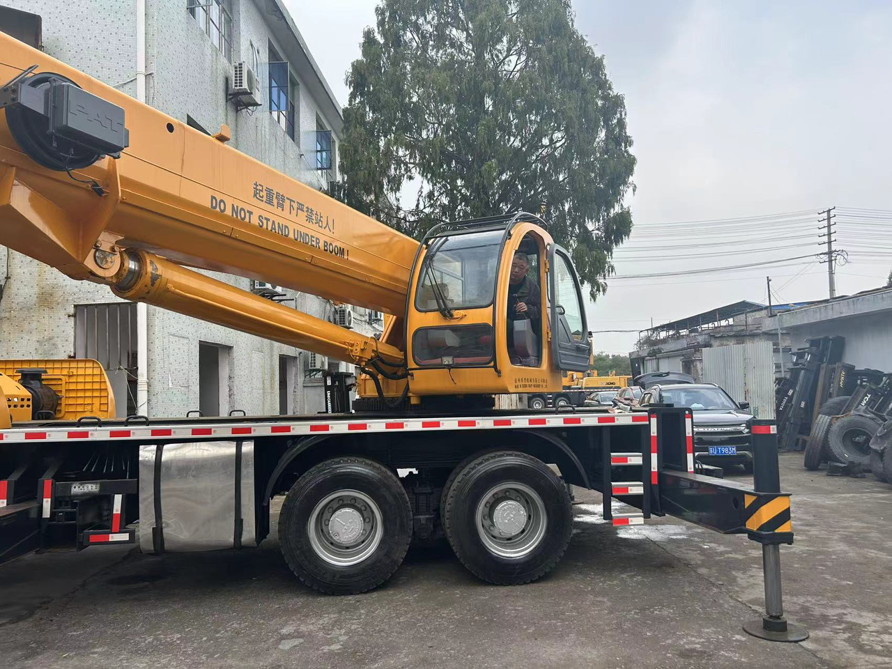 Daru XCMG Crane QY25K: 6 kép.