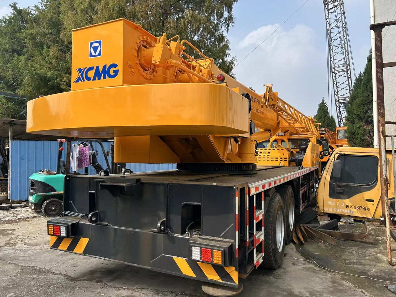 Daru XCMG Crane QY25K: 12 kép.