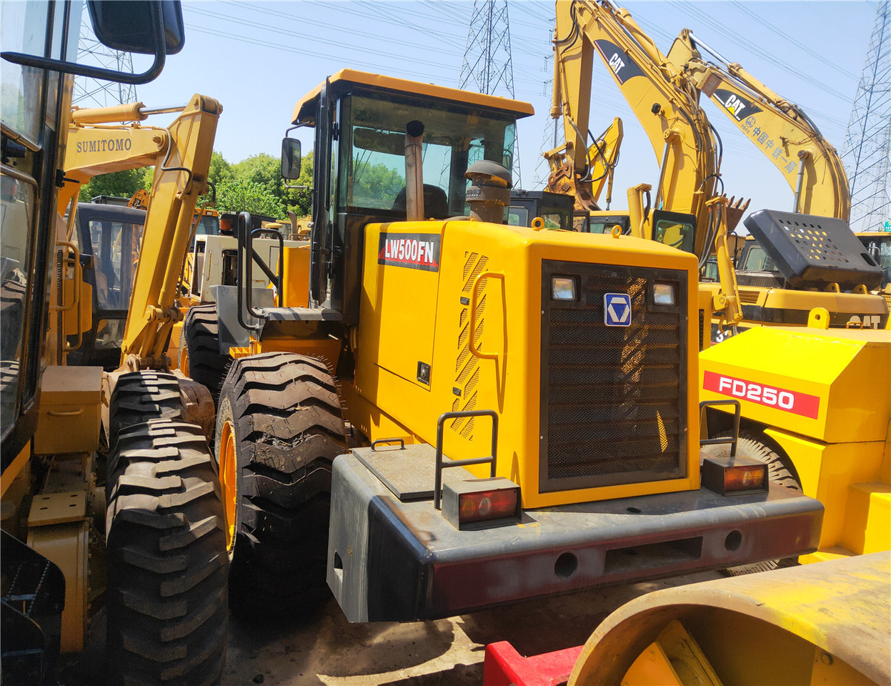 XCMG Wheel Loader LW500FN Click for Discount - Gumikerekes homlokrakodó: 1 kép. XCMG Wheel Loader LW500FN Click for Discount - Gumikerekes homlokrakodó: 1 kép.