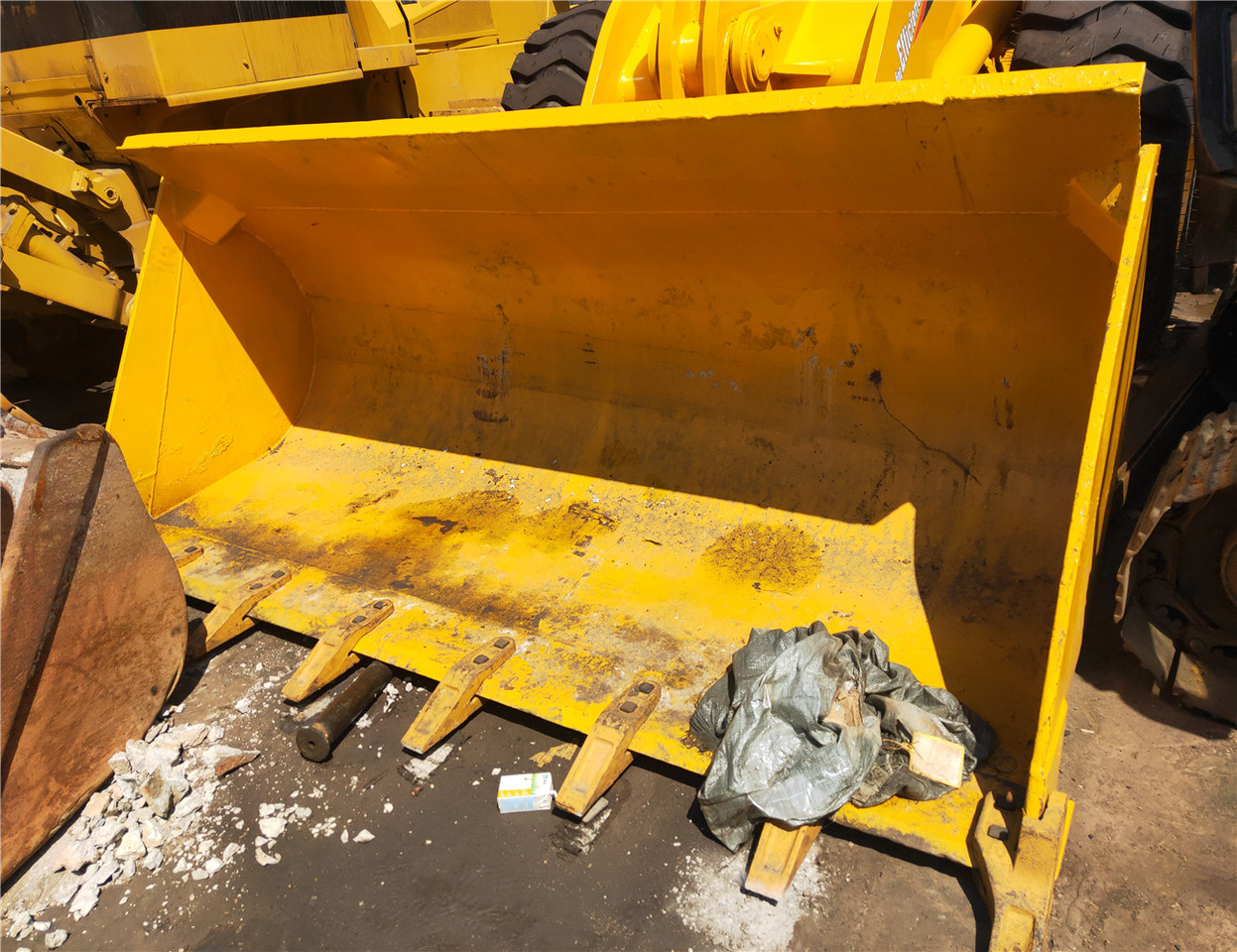 XCMG Wheel Loader LW500FN Click for Discount - Gumikerekes homlokrakodó: 5 kép. XCMG Wheel Loader LW500FN Click for Discount - Gumikerekes homlokrakodó: 5 kép.