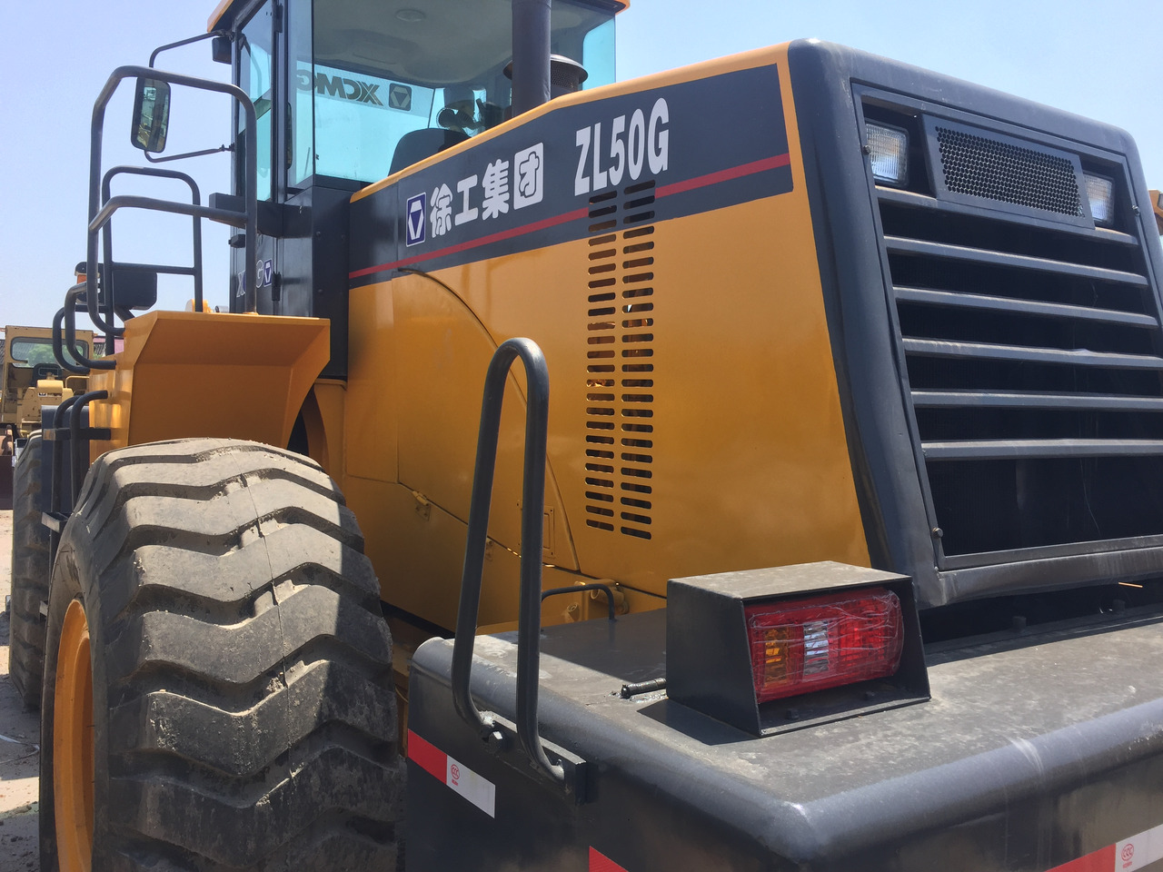 XCMG Wheel Loader ZL50G Click Here for Discount - Gumikerekes homlokrakodó: 4 kép. XCMG Wheel Loader ZL50G Click Here for Discount - Gumikerekes homlokrakodó: 4 kép.