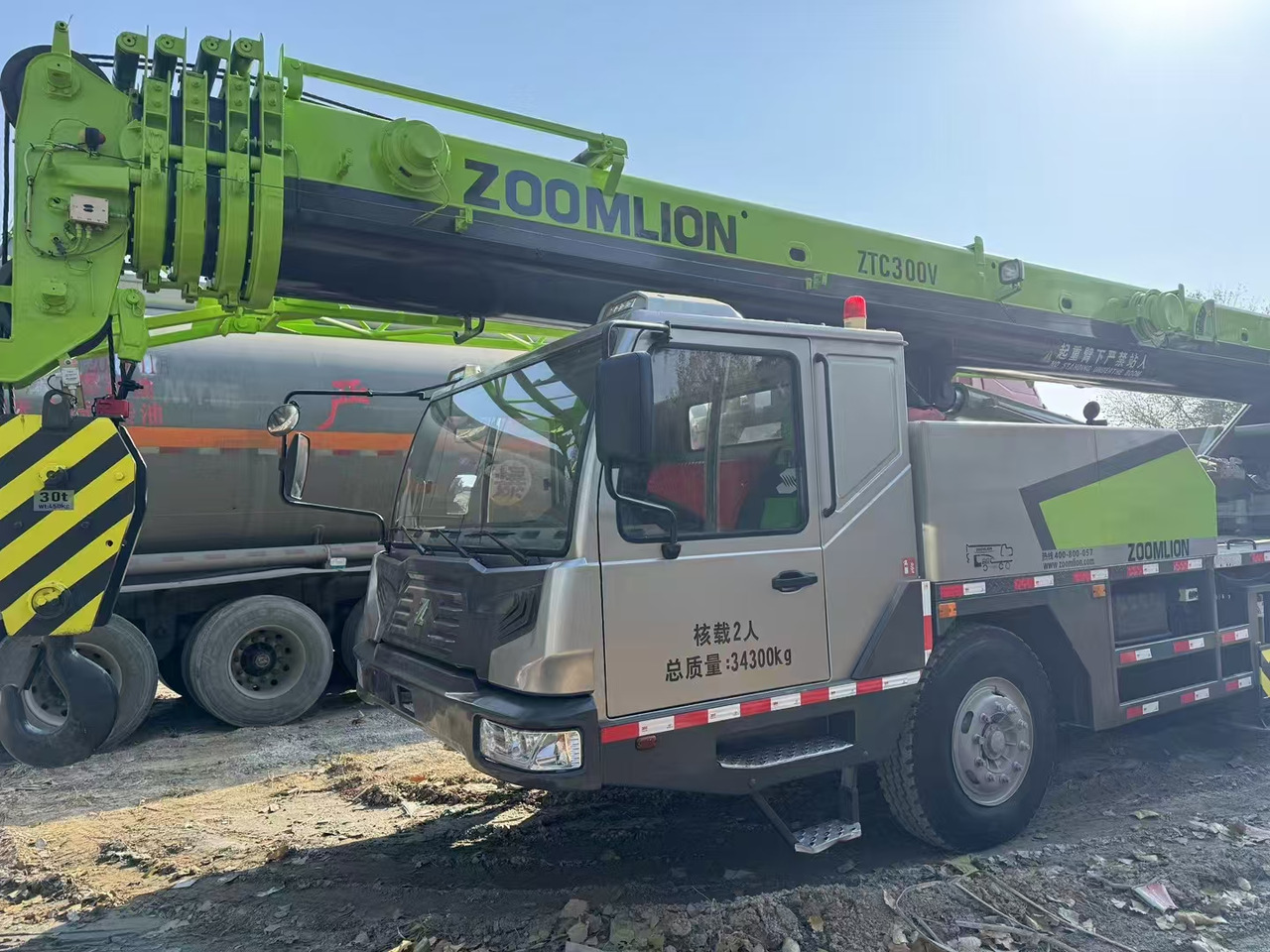ZOOMLION Crane ZTC300V 30Ton - Daru: 2 kép. ZOOMLION Crane ZTC300V 30Ton - Daru: 2 kép.