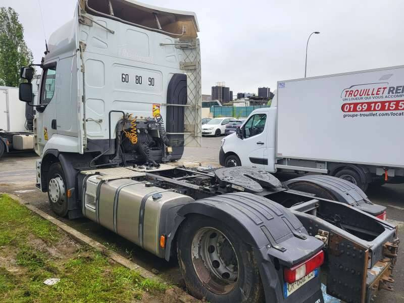 Tracteur 19 TONNES 470 CV - Nyergesvontató: 4 kép. Tracteur 19 TONNES 470 CV - Nyergesvontató: 4 kép.