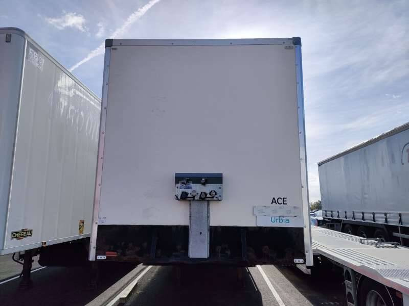 Semi-remorque 2 Essieux SEMI RECONDITONNEE -27 TONNES FRET AERIEN 2 PORTES AR - Félpótkocsi dobozos: 2 kép. Semi-remorque 2 Essieux SEMI RECONDITONNEE -27 TONNES FRET AERIEN 2 PORTES AR - Félpótkocsi dobozos: 2 kép.