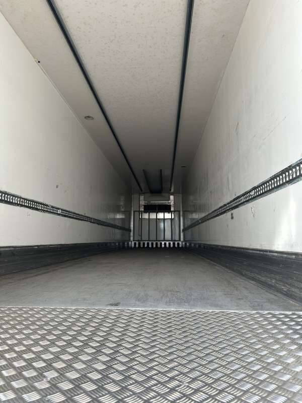 Félpótkocsi hűtős Semi-remorque 3 Essieux 38 TONNES CAISSE LAMBERET GROUPE CARRIER VECTOR 1550: 8 kép. Félpótkocsi hűtős Semi-remorque 3 Essieux 38 TONNES CAISSE LAMBERET GROUPE CARRIER VECTOR 1550: 8 kép.