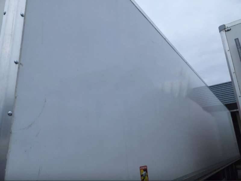 Semi-remorque 3 Essieux SEMI RECONDITONNEE -38 TONNES PORTE RELEVANTE - Félpótkocsi dobozos: 4 kép. Semi-remorque 3 Essieux SEMI RECONDITONNEE -38 TONNES PORTE RELEVANTE - Félpótkocsi dobozos: 4 kép.