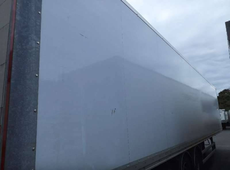 Semi-remorque 3 Essieux SEMI RECONDITONNEE -38 TONNES PORTE RELEVANTE - Félpótkocsi dobozos: 2 kép. Semi-remorque 3 Essieux SEMI RECONDITONNEE -38 TONNES PORTE RELEVANTE - Félpótkocsi dobozos: 2 kép.