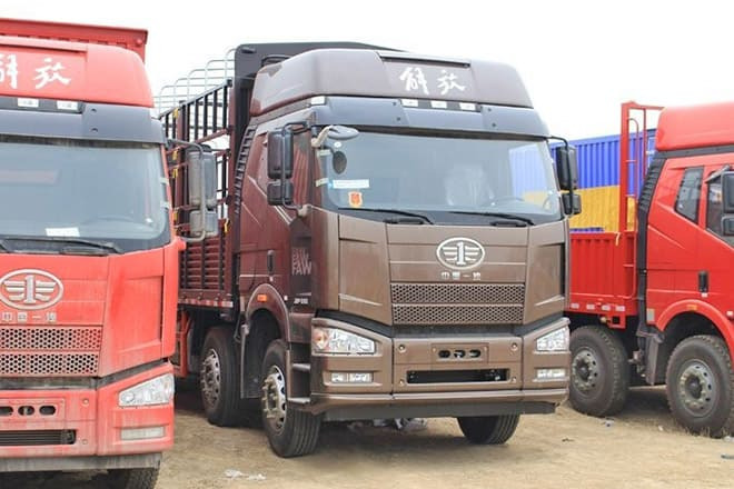 FAW FAW J6P Livestock Truck for Sale in Uganda - Állatszállító teherautó: 2 kép. FAW FAW J6P Livestock Truck for Sale in Uganda - Állatszállító teherautó: 2 kép.
