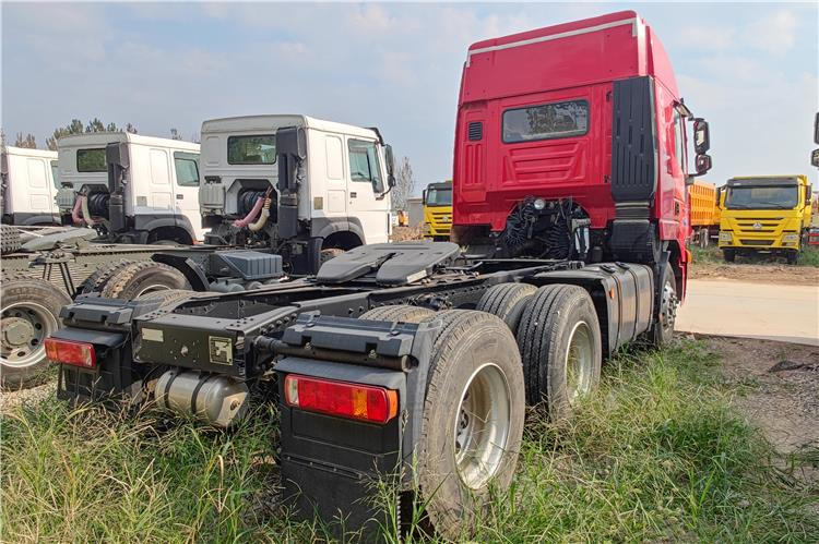 Hongyan Used Genlyon Truck Head for Sale - Nyergesvontató: 2 kép. Hongyan Used Genlyon Truck Head for Sale - Nyergesvontató: 2 kép.