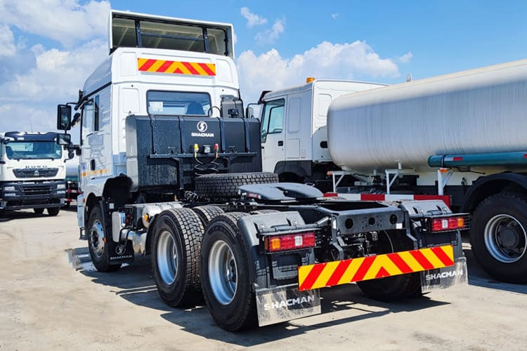SHACMAN H3000 Shacman Truck Tractor for Sale in Zambia - Nyergesvontató: 4 kép. SHACMAN H3000 Shacman Truck Tractor for Sale in Zambia - Nyergesvontató: 4 kép.